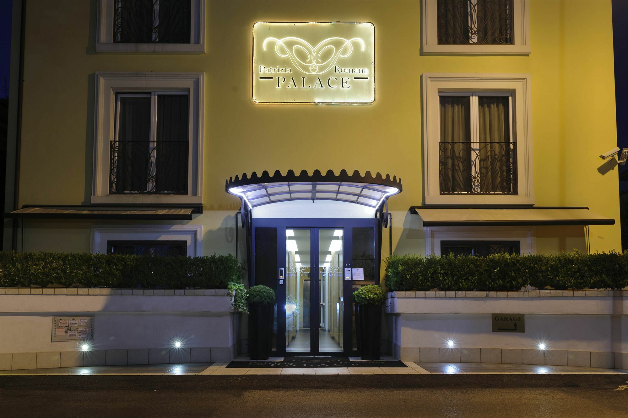 Patrizia Romana Palace Bagian luar foto